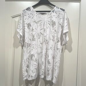 WOMEN'S CJ BANKS SIZE 2X SHORT SLEEVE FLOWER PATTERNED SHIRT